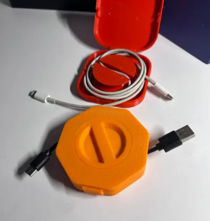 Charger Case Roller — 3D printed by Moon Studio 3D